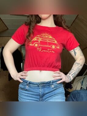 Circlex Vintage 2000’s Adventure RV Yellow Graphic Red Fitted Hem Crop Top XS